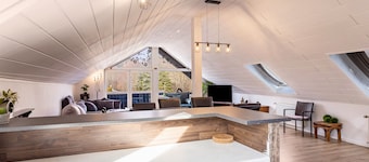 Apartment 'Piste 2' with Shared Terrace, Balcony and Wi-Fi