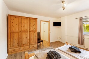 1 bedroom, free WiFi, bed sheets