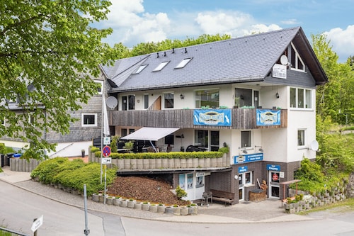 Apartment 'Piste 4' with Shared Terrace, Balcony and Wi-Fi