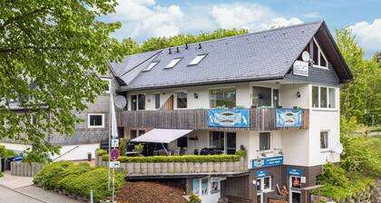 Apartment 'Piste 4' with Shared Terrace, Balcony and Wi-Fi