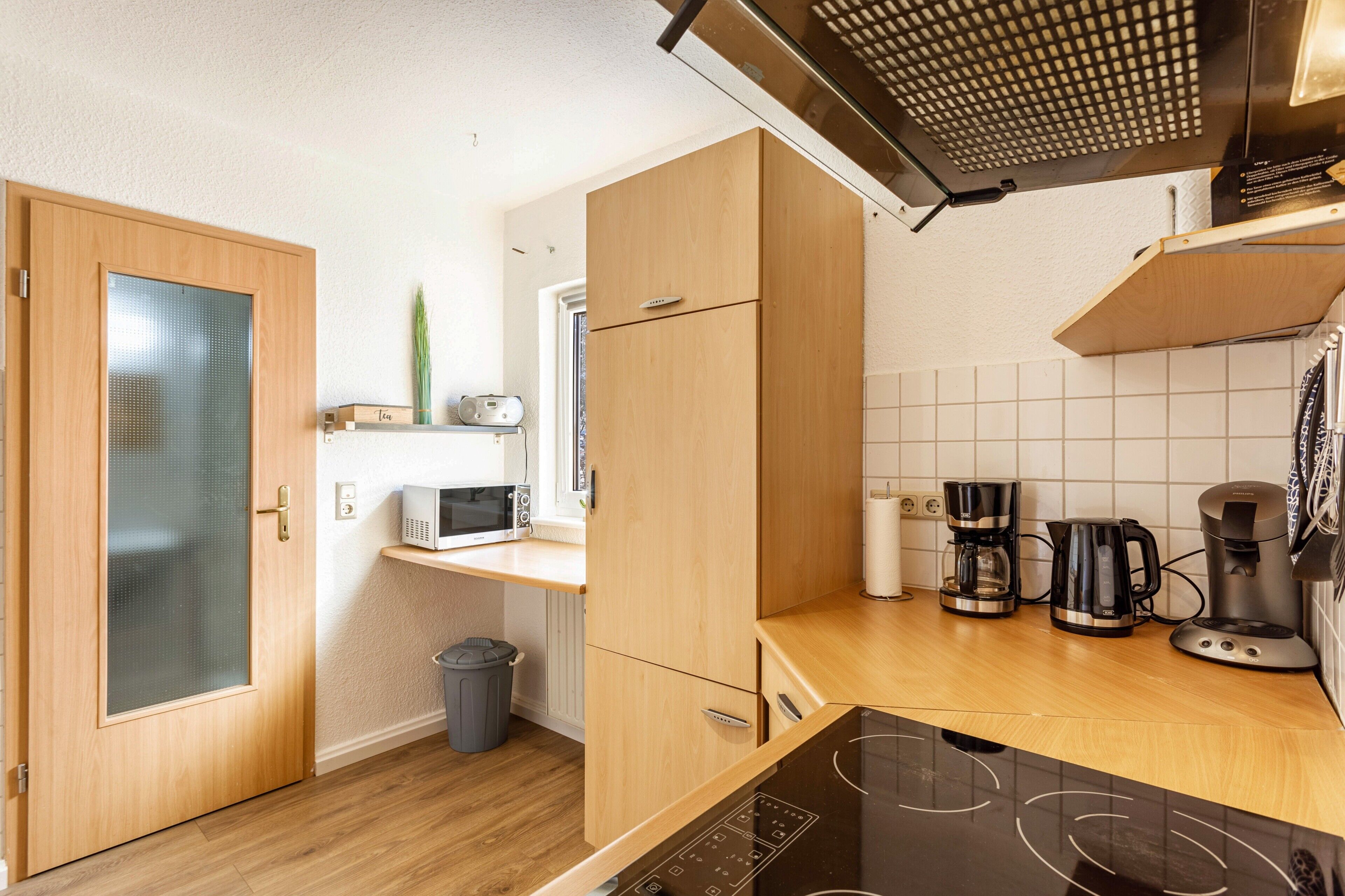 Kylskåp, mikrovågsugn, ugn och spishäll