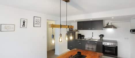 Kühlschrank, Mikrowelle, Ofen, Herdplatte