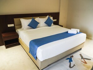 In-room safe, laptop workspace, iron/ironing board, free WiFi - Clarion Hotel Hyderabad (Hyderabad)