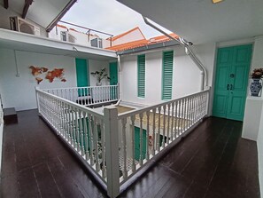Terrace/patio - The Georgetown Green Gates (George Town)