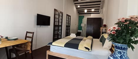 Luxury Double Room, 1 King Bed, Non Smoking, Private Bathroom | Room amenity