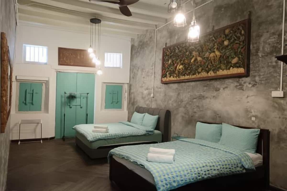 Desk, laptop workspace, free WiFi