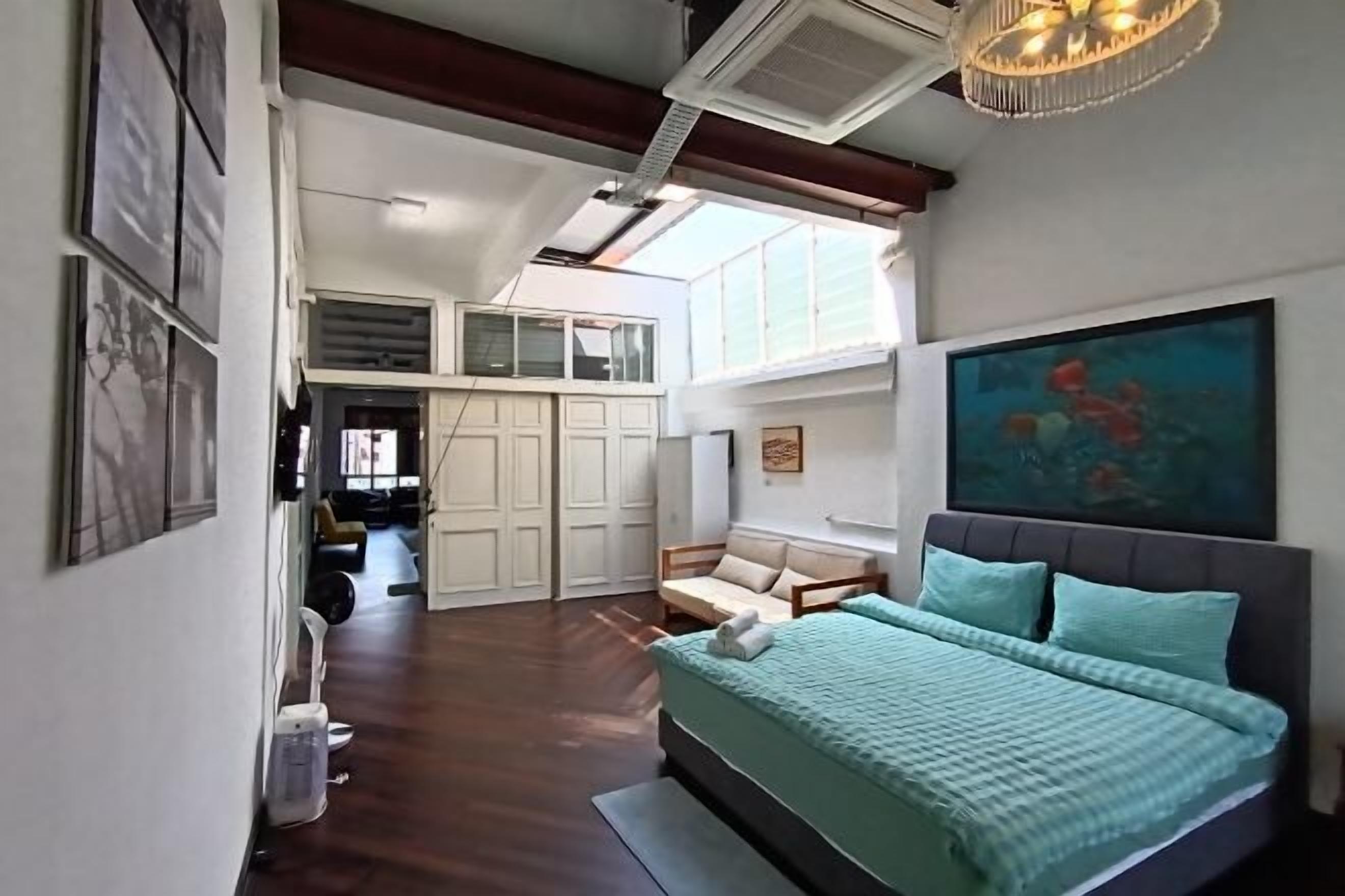 Desk, laptop workspace, free WiFi