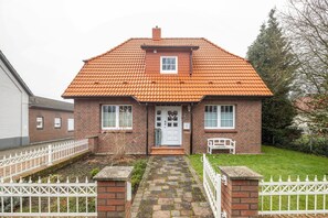 Exterior - Apartment “Cosy in Soltau” with Private Terrace, Wi-Fi, and Air Conditioning (Soltau)