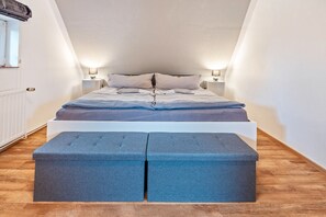 1 slaapkamer, een strijkplank/strijkijzer, gratis wifi, beddengoed