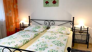 1 bedroom, free WiFi, bed sheets