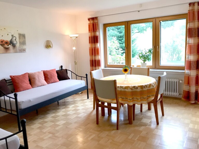 Ferienwohnung 'Im Erdgeschoss' Mit Privatterrasse, Gemeinschaftsgarten Und Wi-fi - Tettnang
