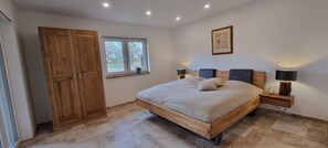 5 多间卧室、熨斗/熨衣板、免费 WiFi、床单