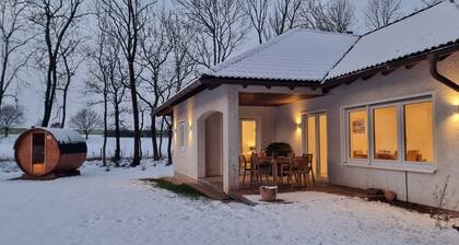 Ferienhaus 'Q1' mit privater Terrasse, privatem Garten und Wi-Fi