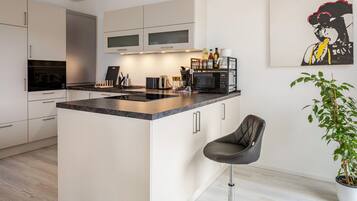 Fridge, microwave, oven, stovetop