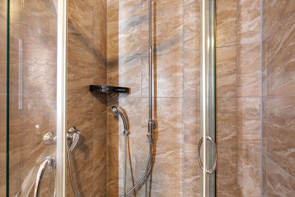 Shower, hair dryer, towels