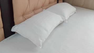 Standard Room, City View | Desk, wheelchair access