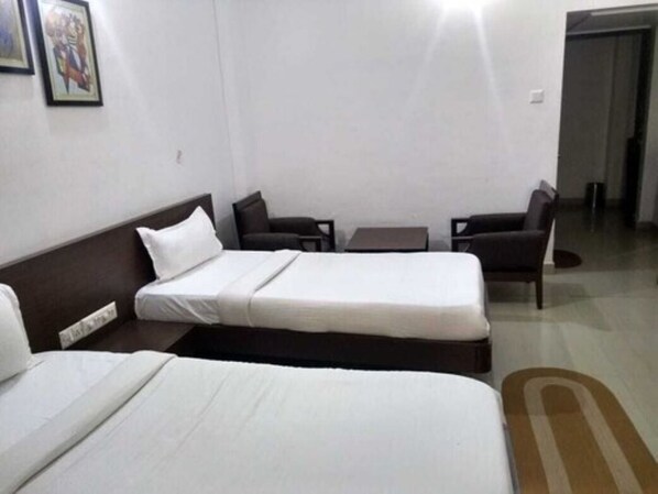 Standard Room, City View | 1 bedroom, desk, wheelchair access