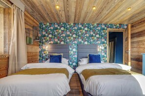 5 bedrooms, iron/ironing board, free WiFi, bed sheets