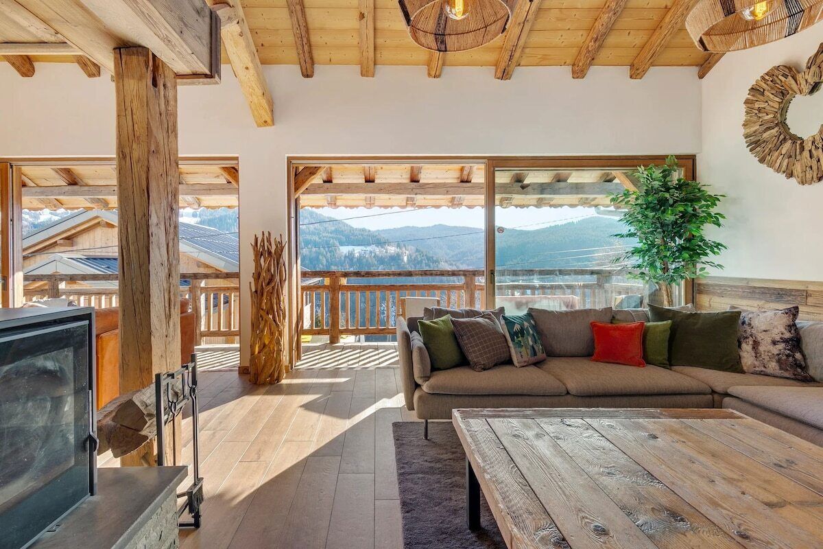 TV, fireplace, foosball, books
