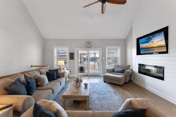 TV, fireplace
