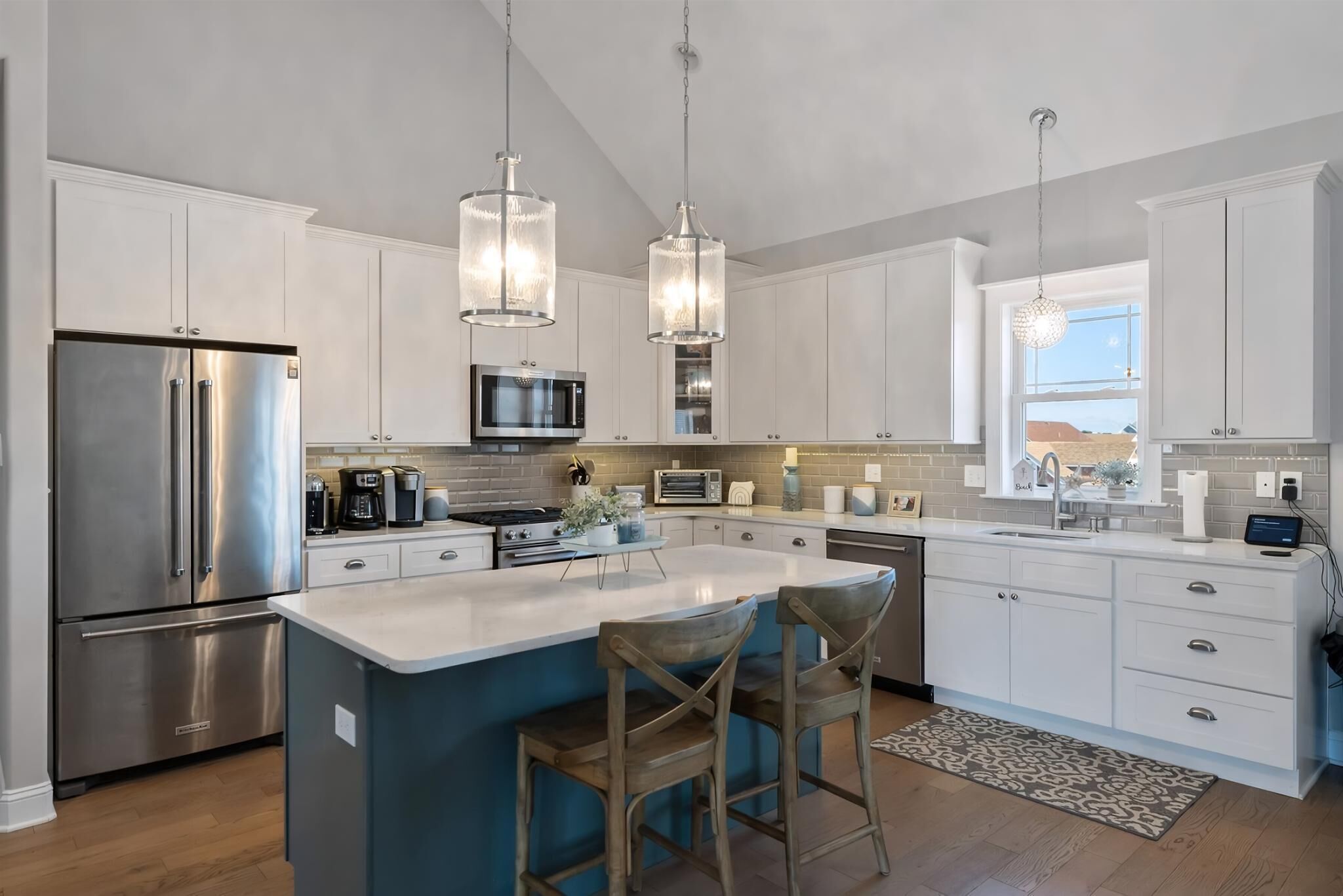 Fridge, oven, dishwasher, coffee/tea maker