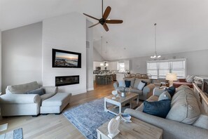 Smart TV y chimenea 