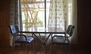 Quarto casal básico, vista para o jardim | 1 quarto, Wi-Fi de cortesia