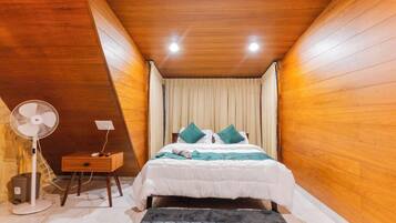 Family Chalet, 1 King Bed, Balcony, Mountain View | Egyptian cotton sheets, premium bedding, down comforters