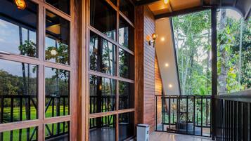 Luxury Villa | Egyptian cotton sheets, premium bedding, down duvets, memory-foam beds