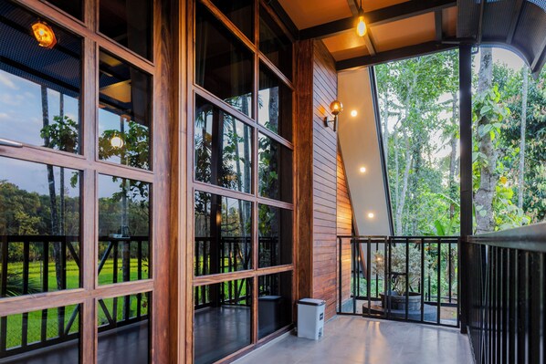 Egyptian cotton sheets, premium bedding, down comforters - Ethnic Villa Wayanad (Sulthan Bathery)