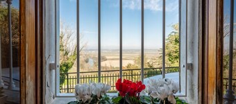 Stunning private villa for 6 guests with private pool, WIFI, TV, patio and pets allowed