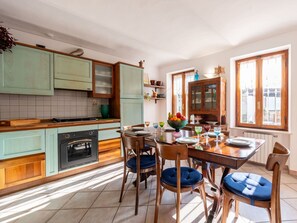Microwave, oven, toaster
