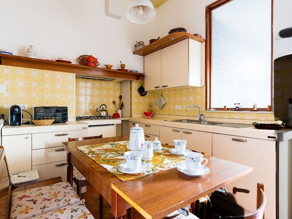 Microwave, oven, dishwasher
