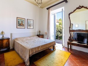 3 bedrooms, travel cot, free WiFi