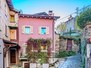 Exterior - Stunning private villa for 3 guests with WIFI, TV, terrace and pets allowed (San Siro)