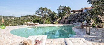 Private Villa with A/C, hot tub, WIFI, private pool, TV, patio, pets allowed, panoramic view