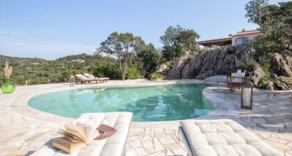 Private Villa with A/C, hot tub, WIFI, private pool, TV, patio, pets allowed, panoramic view