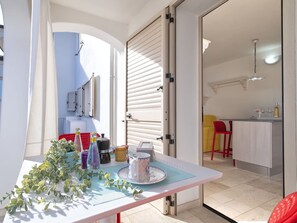 Outdoor dining - Beautiful private villa for 7 guests with WIFI, private pool, A/C, TV and patio (Budoni)