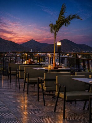 Rooftop terrace - The Crescent Udaipur | Boutique Hotel Near Lake Pichola (Udaipur)