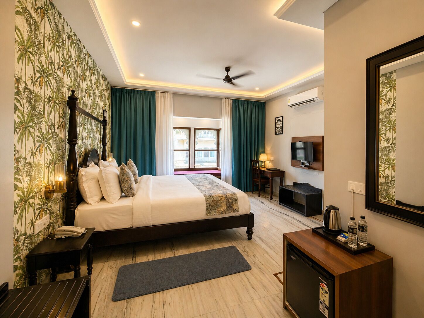 Flamingo City View Room | Ropa de cama de alta calidad, minibar, escritorio y wifi gratis