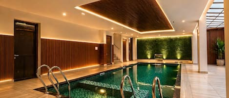 Una piscina techada