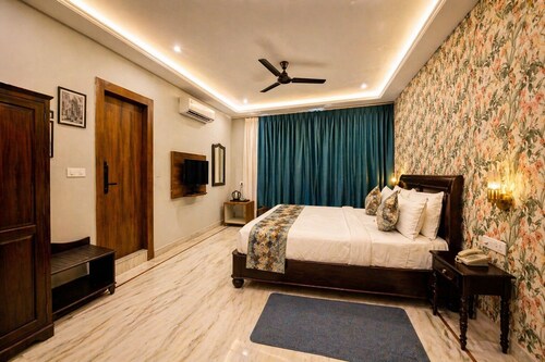 The Crescent Udaipur | Boutique Hotel Near Lake Pichola