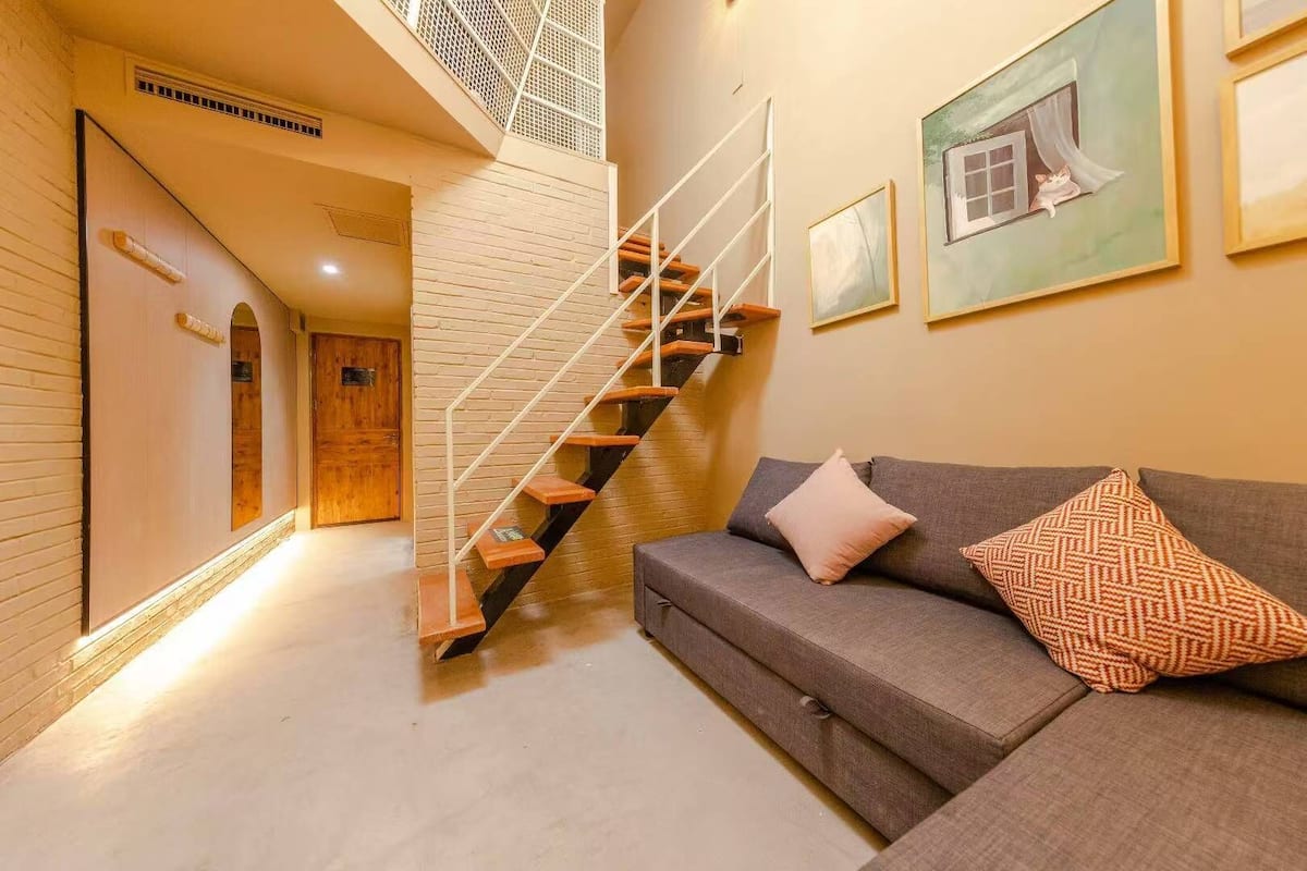Habitación triple Confort, 1 cama de matrimonio con sofá cama, no fumadores | Espacio para trabajar con un portátil y cortinas opacas