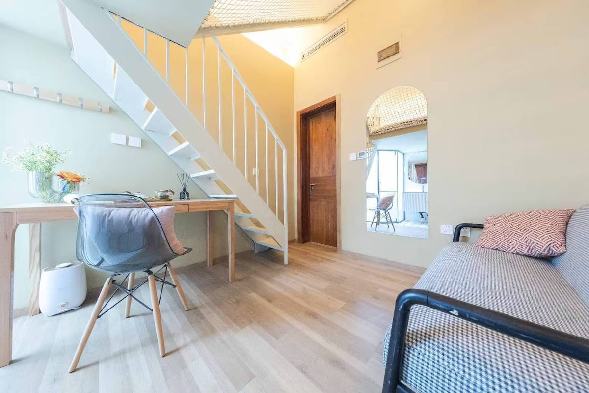 Habitación junior doble de uso individual, no fumadores | Espacio para trabajar con un portátil y cortinas opacas