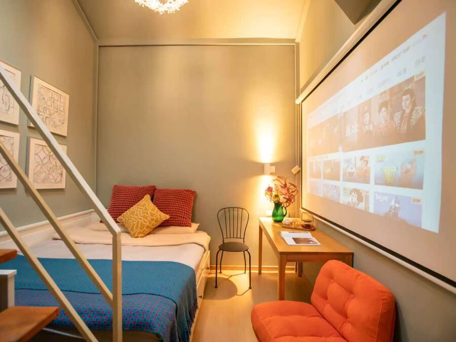 Habitación cuádruple familiar, no fumadores | Espacio para trabajar con un portátil y cortinas opacas