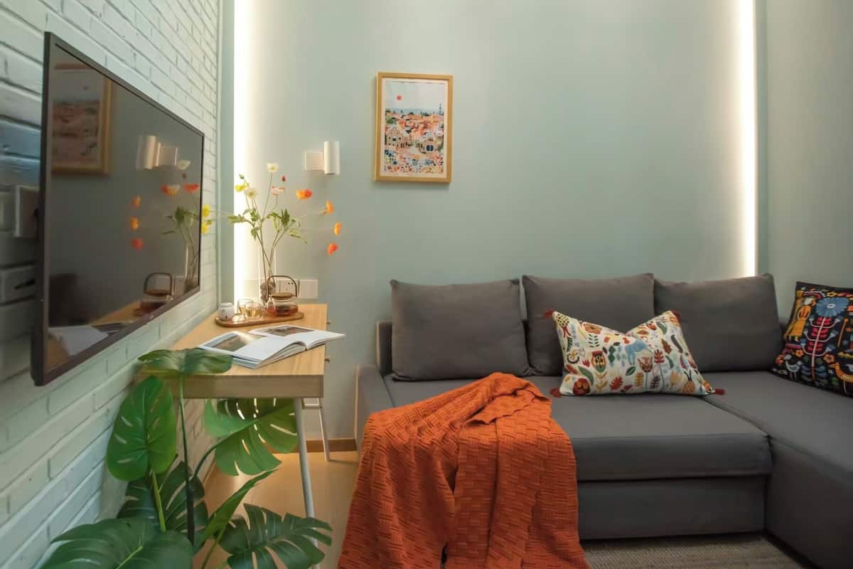 Kahden hengen economy-huone, tupakointi kielletty | Kannettavalle tietokoneelle sopiva työtila, pimennysverhot