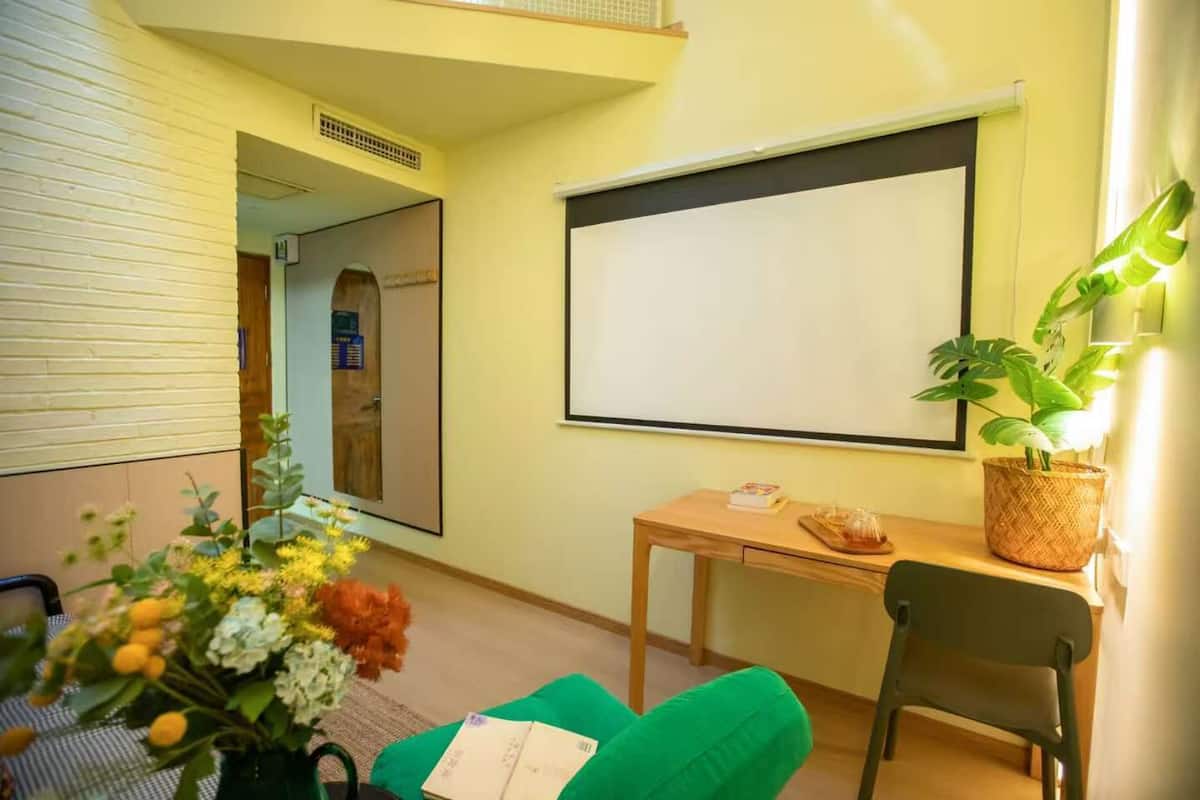 Kahden hengen comfort-huone, tupakointi kielletty | Kannettavalle tietokoneelle sopiva työtila, pimennysverhot