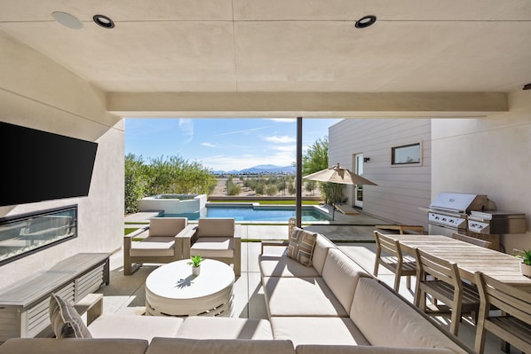 Outdoor dining