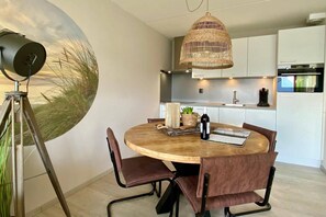 Dining - Idyllic Coastal Base w/ Garden (Callantsoog)