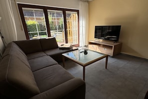 Smart TV, books - Holiday home Hermann - MarBi (all inclusive) (Varel)